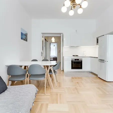 The Dancing House Residence, Two Bedroom With Balcony Near River! Apartment Prague