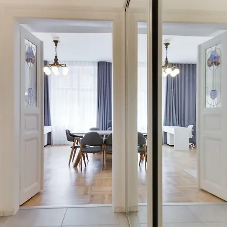The Dancing House Residence, Two Bedroom With Balcony Near River! * Prague