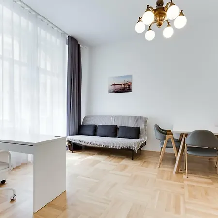 The Dancing House Residence, Two Bedroom With Balcony Near River!