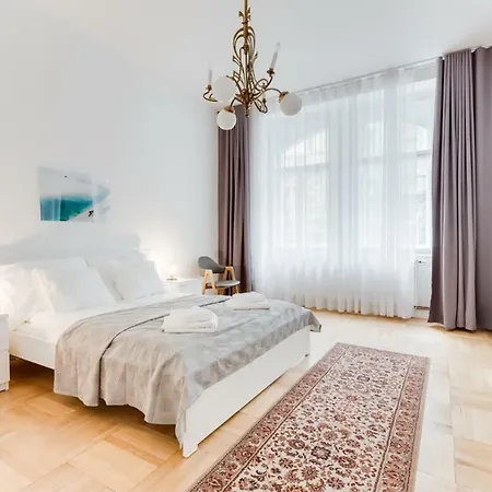 Apartment The Dancing House Residence, Two Bedroom With Balcony Near River! Prague