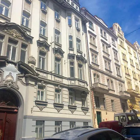 The Dancing House Residence, Two Bedroom With Balcony Near River!