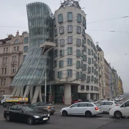 Apartmán The Dancing House Residence, Two Bedroom With Balcony Near River!