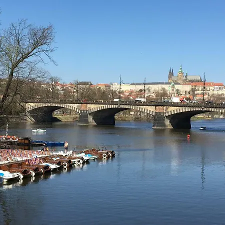 The Dancing House Residence, Two Bedroom With Balcony Near River! Apartmán *