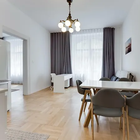Apartmán The Dancing House Residence, Two Bedroom With Balcony Near River! Praha