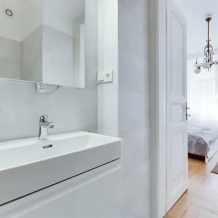 Apartmán The Dancing House Residence, Two Bedroom With Balcony Near River! *