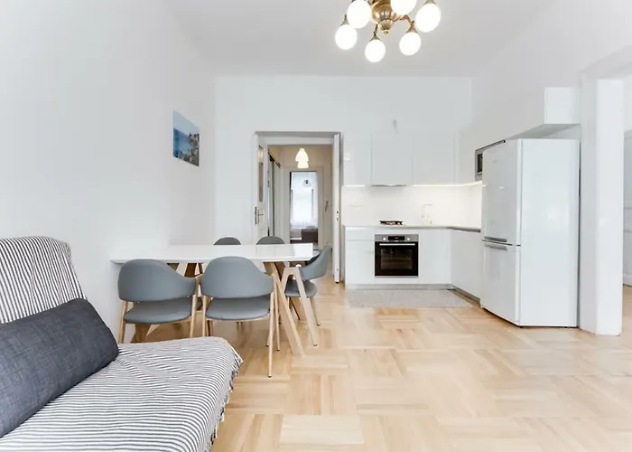 The Dancing House Residence, Two Bedroom With Balcony Near River! Apartment Prague
