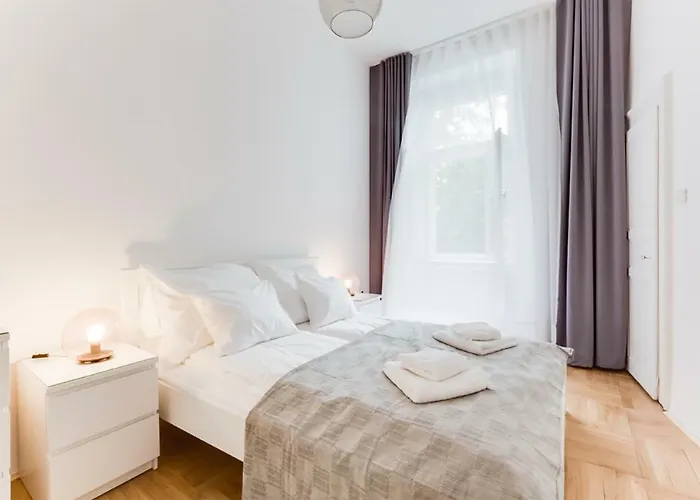 Apartment The Dancing House Residence, Two Bedroom With Balcony Near River! Prague