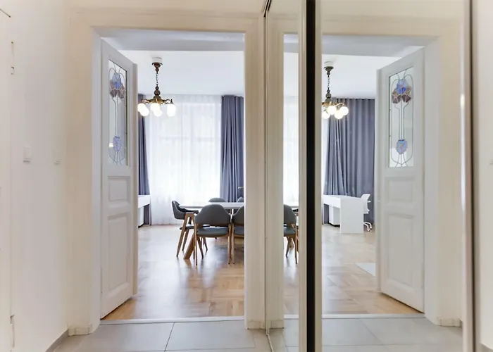The Dancing House Residence, Two Bedroom With Balcony Near River! * Prague