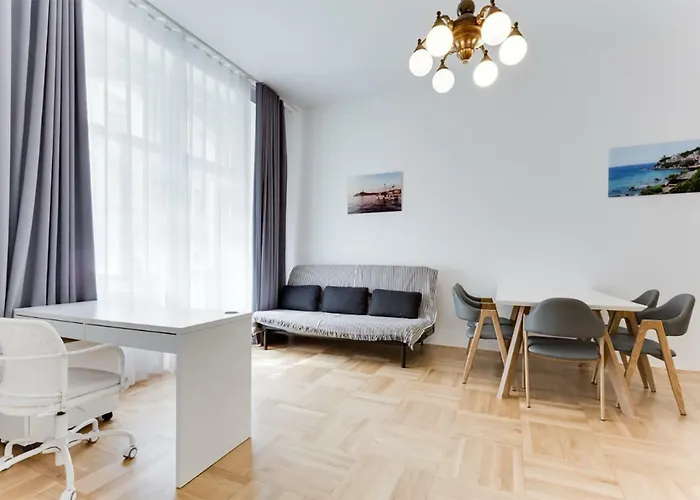 The Dancing House Residence, Two Bedroom With Balcony Near River!