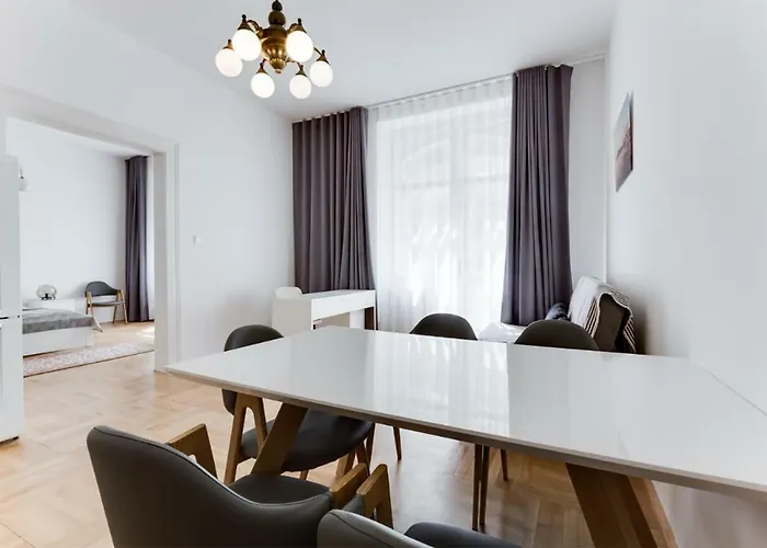 The Dancing House Residence, Two Bedroom With Balcony Near River! Apartment