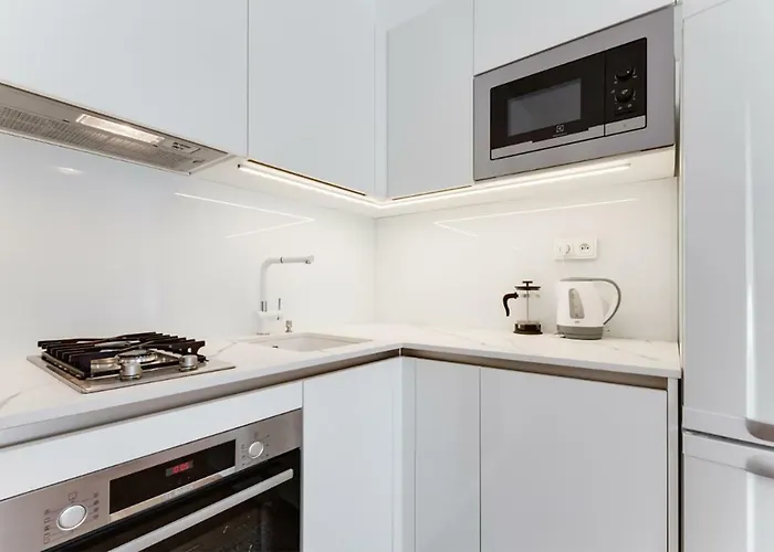 The Dancing House Residence, Two Bedroom With Balcony Near River! Apartment