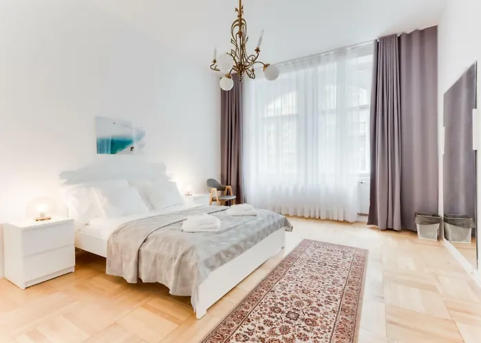 Apartment The Dancing House Residence, Two Bedroom With Balcony Near River! Prague