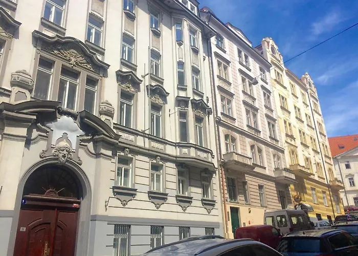 The Dancing House Residence, Two Bedroom With Balcony Near River!