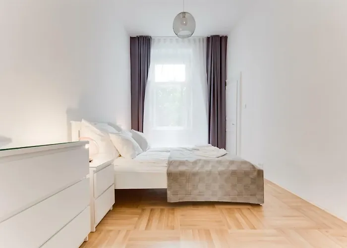 Apartment The Dancing House Residence, Two Bedroom With Balcony Near River! Prague