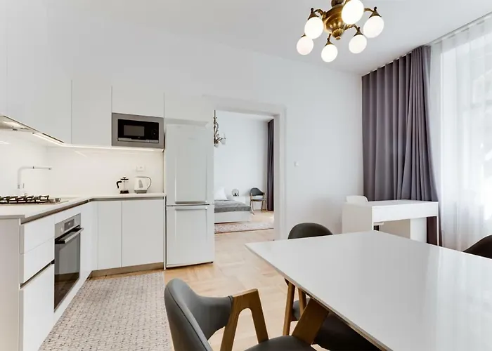 The Dancing House Residence, Two Bedroom With Balcony Near River! * Prague