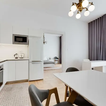 The Dancing House Residence, Two Bedroom With Balcony Near River! * Prague